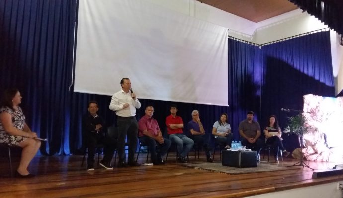 PROFESSORES PARTICIPAM DE FORMAÇÃO CONTINUADA